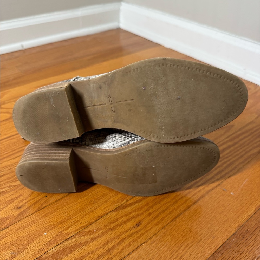 Dolce Vita Snakeskin Tavin Ankle
Boots Size 8M - Picture 5 of 6